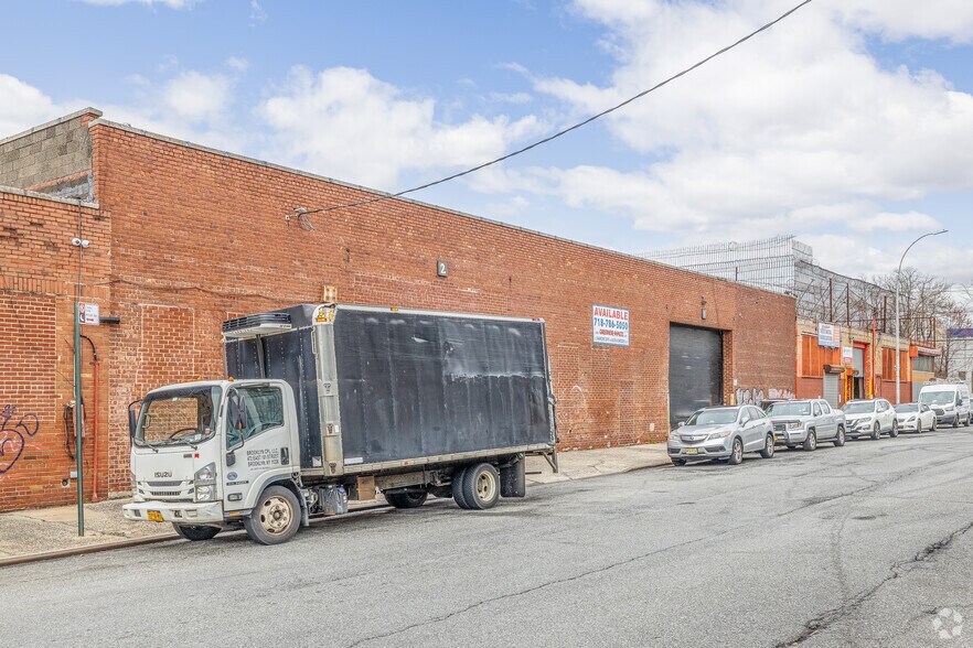 414 E 101st St, Brooklyn, NY à vendre - Photo du bâtiment - Image 2 de 6