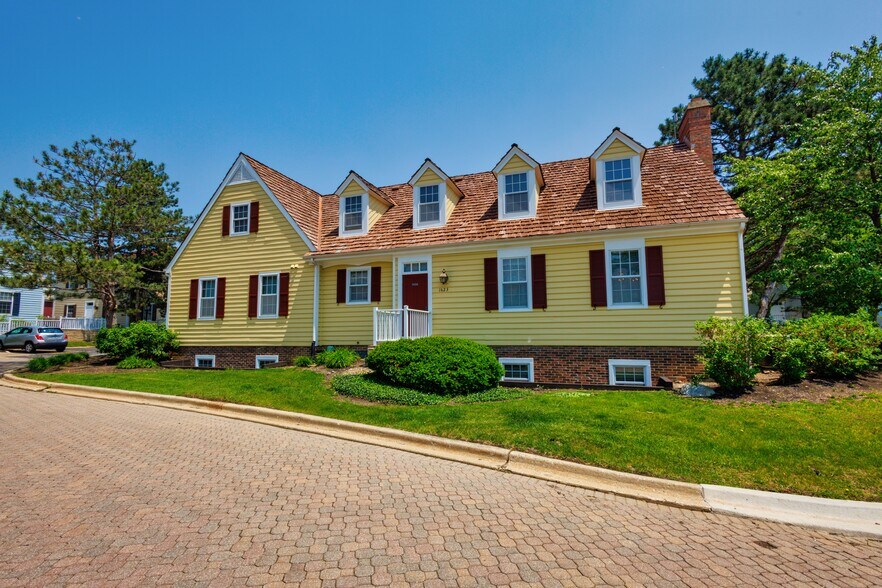 1623 W Colonial Pky, Inverness, IL à vendre - Photo du bâtiment - Image 3 de 18