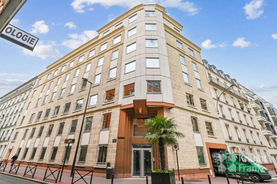 Office in Levallois-Perret for lease - Building Photo - Image 1 of 9