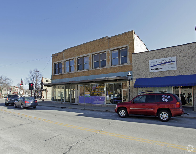 209-221 South St, Waukesha, WI à louer - Photo principale - Image 1 de 2