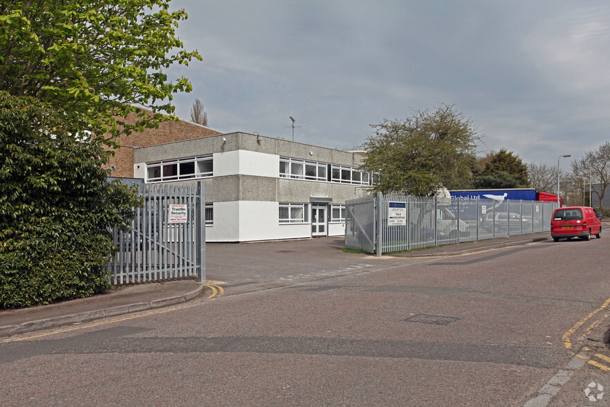 Bramble Rd, Swindon à vendre - Photo principale - Image 1 de 1