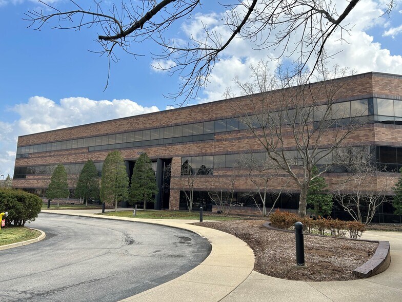 9920 Corporate Campus Dr, Louisville, KY for lease - Building Photo - Image 1 of 4