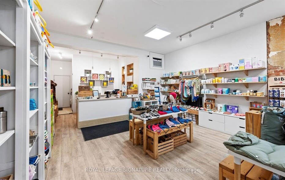 2953 Dundas St W, Toronto, ON for lease - Building Photo - Image 3 of 8