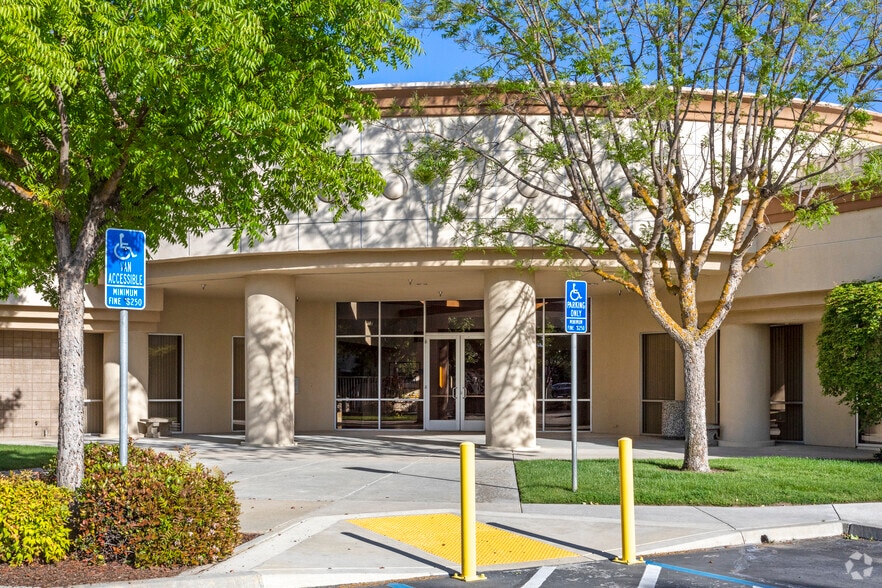 7576 N Ingram Ave, Fresno, CA for lease - Building Photo - Image 2 of 3