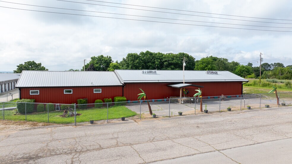 10501 Old Highway 54, Eugene, MO à vendre - Photo du bâtiment - Image 2 de 34