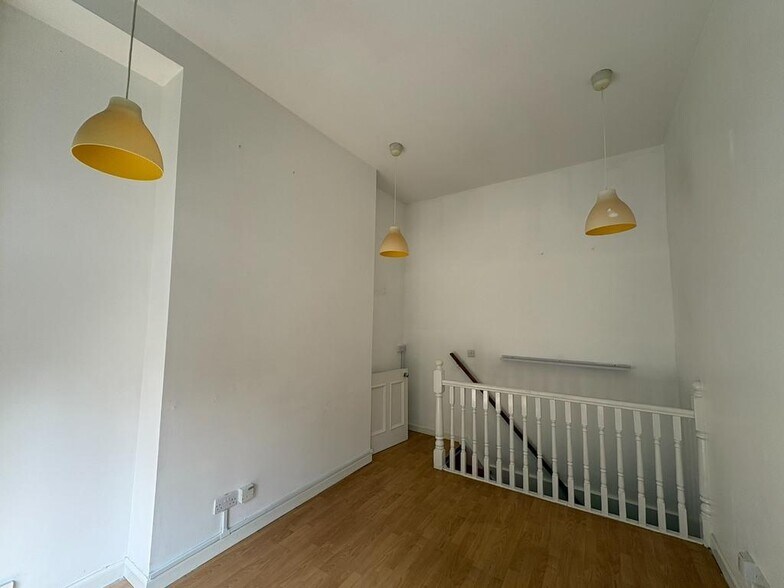 1-3 Dalgety Av, Edinburgh à louer - Photo du bâtiment - Image 3 de 16