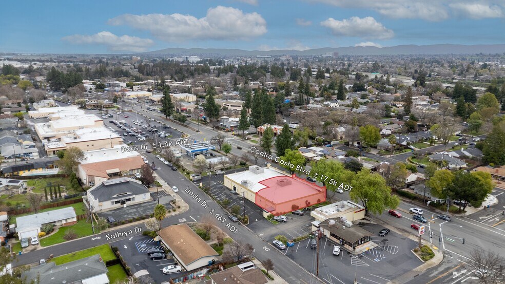 1725-1745 Contra Costa Blvd, Pleasant Hill, CA à louer - Photo du bâtiment - Image 3 de 9