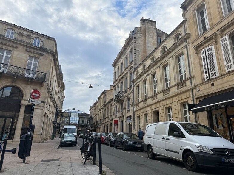 Office in Bordeaux for lease - Building Photo - Image 2 of 4