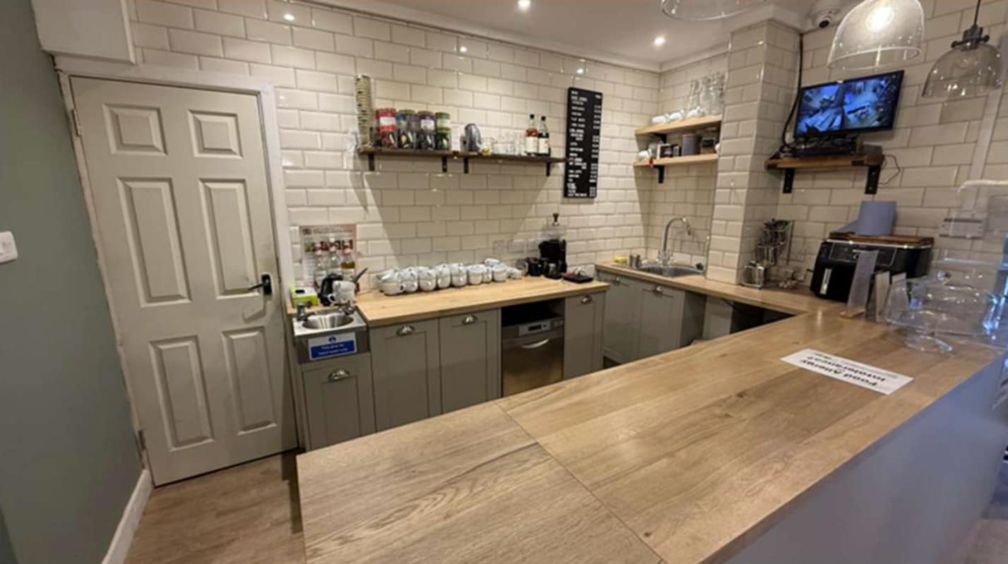 9 Dunyeats Rd, Broadstone for lease Interior Photo- Image 1 of 6