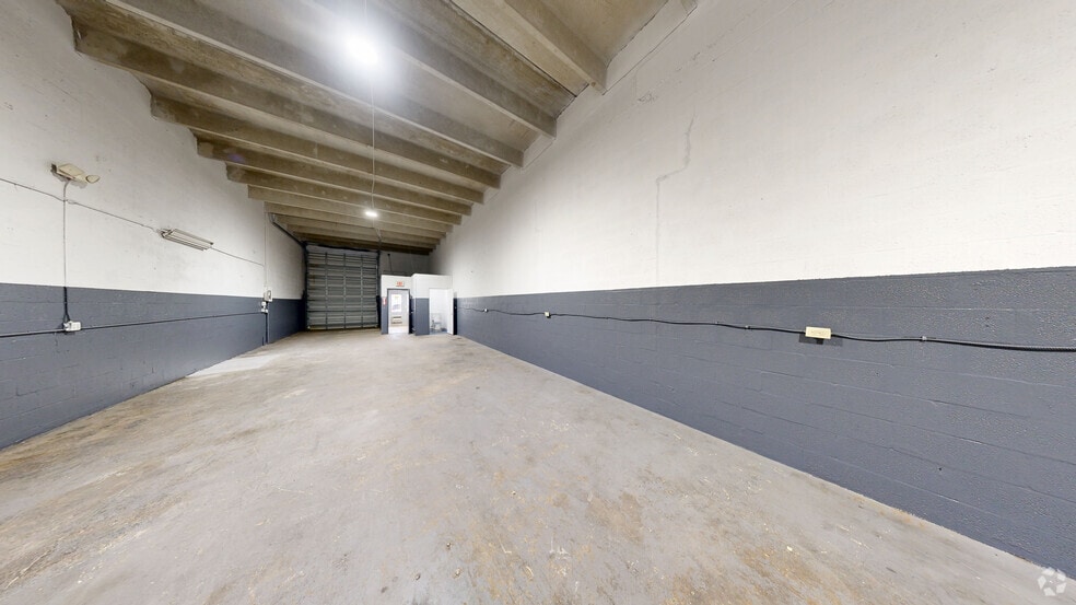 3820 NW 135th St, Opa-locka, FL for lease - Matterport 3D Scan - Image 3 of 24