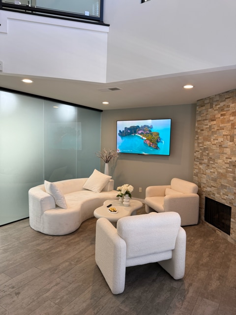 207 W Alameda Ave, Burbank, CA 91502 - Unit 203 - - Interior Photo - Image 2 of 23