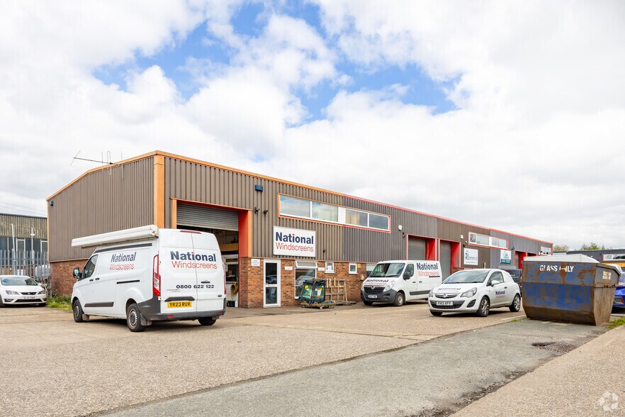 Unit 16 Ariane, Lichfield Road Industrial Estate, Tamworth à louer - Photo du bâtiment - Image 2 de 3
