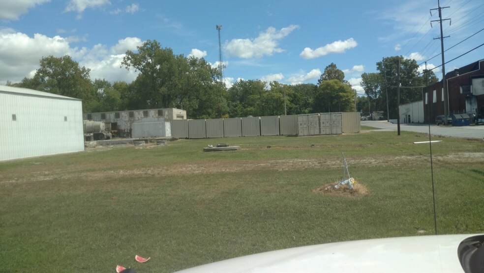 600 S Camp Ave, Olney, IL à vendre - Photo du bâtiment - Image 3 de 22