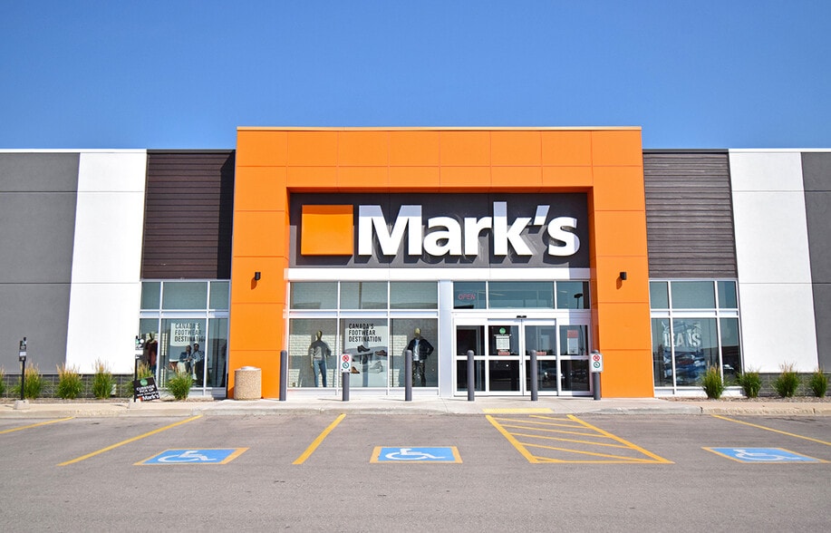 801-925 18th St N, Brandon, MB for lease - Building Photo - Image 3 of 22