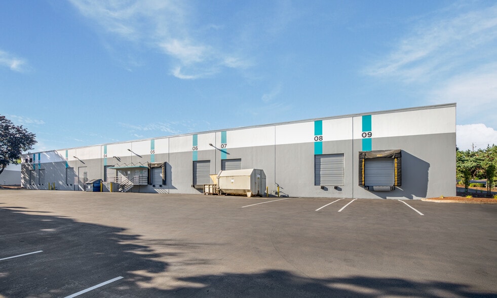 5743 NE Columbia Blvd, Portland, OR for lease - Building Photo - Image 2 of 10