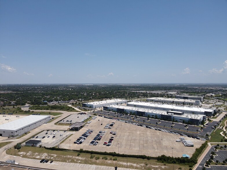 201 W Howard Ln, Austin, TX à louer - Aérien - Image 3 de 5