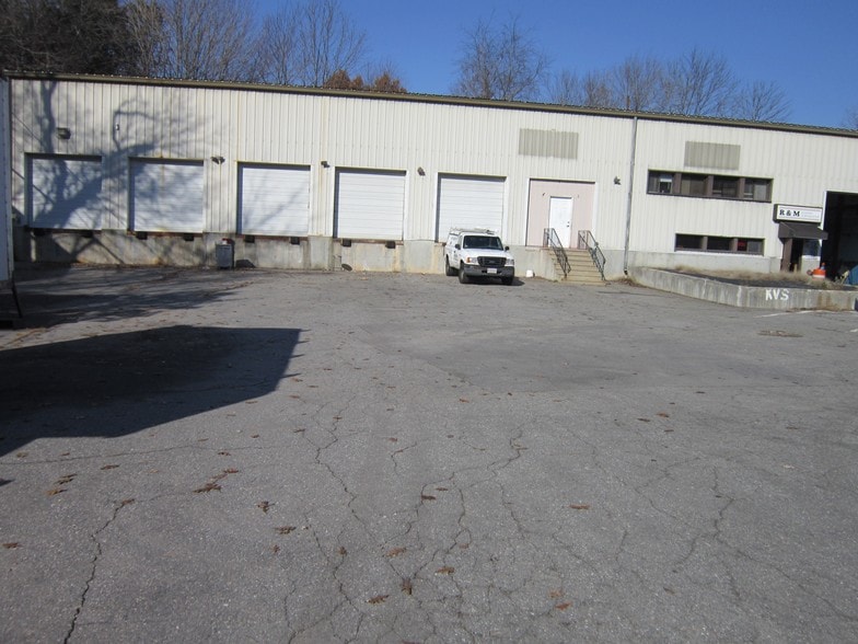 723-725 Main St, North Oxford, MA for sale - Primary Photo - Image 1 of 2