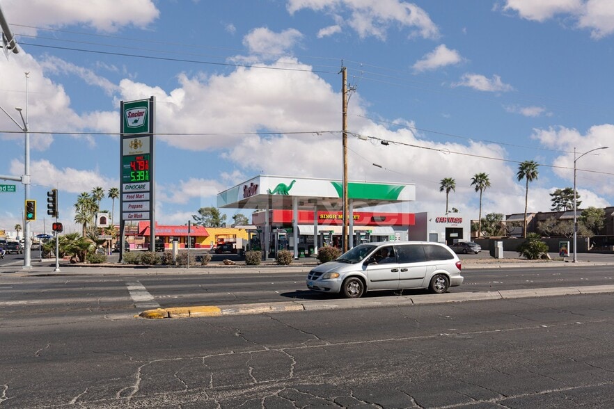 C-Store, Car Wash, & Restaurant portefeuille de 3 propriétés à vendre sur LoopNet.ca - Photo du bâtiment - Image 3 de 18