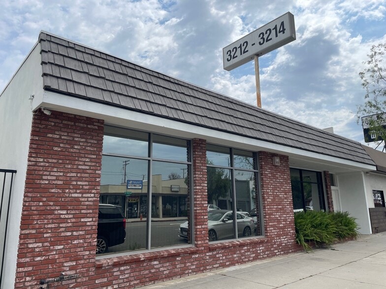 3212-3214 W Burbank Blvd, Burbank, CA for lease - Building Photo - Image 3 of 28