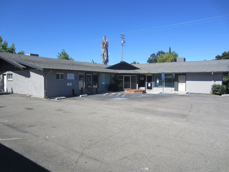 550 W Eaton Ave, Tracy, CA for lease - Building Photo - Image 1 of 2