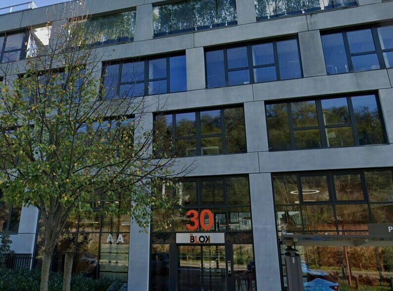 Office in Lyon for lease - Building Photo - Image 1 of 13