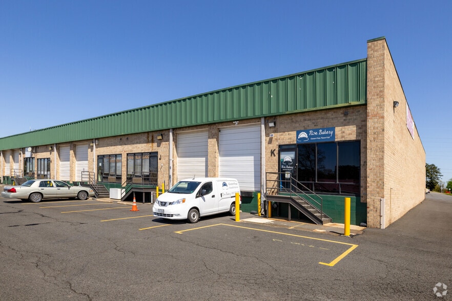 201 Davis Dr, Sterling, VA for lease - Building Photo - Image 3 of 9