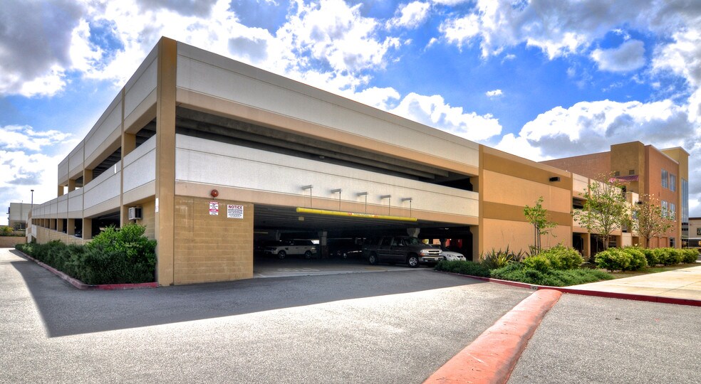 1343 E Gladstone St, Glendora, CA à louer - Photo du bâtiment - Image 2 de 6