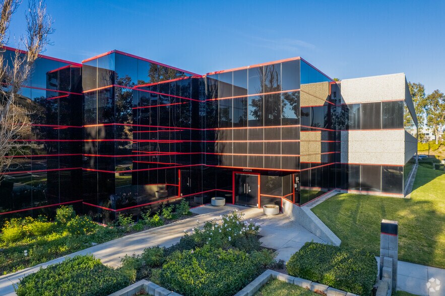 2685 Park Center Dr, Simi Valley, CA à louer - Photo du bâtiment - Image 3 de 5