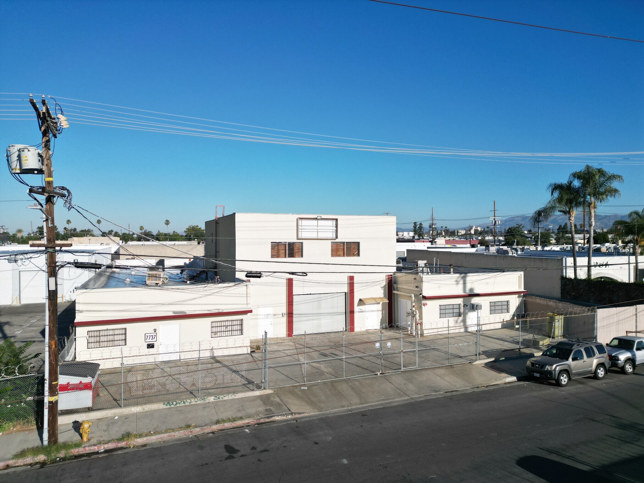 7737-7741 Burnet Ave, Van Nuys, CA à vendre Photo du bâtiment- Image 1 de 17