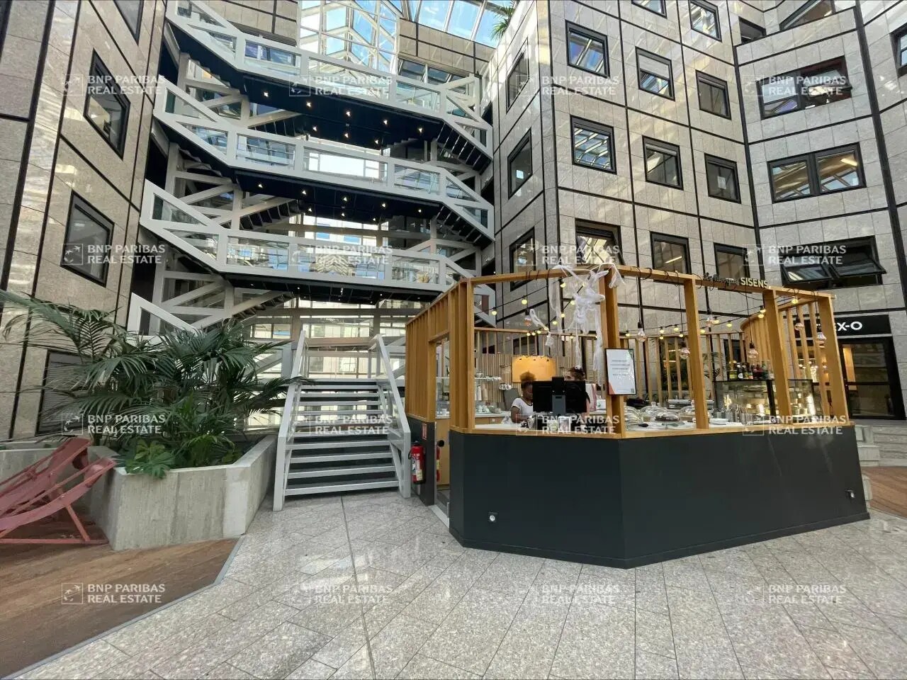 Office in Villeurbanne for lease Interior Photo- Image 1 of 25