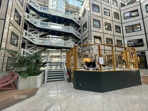 Office in Villeurbanne for lease Interior Photo- Image 1 of 25