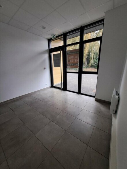 Industrial in Rennes for lease - Interior Photo - Image 3 of 6