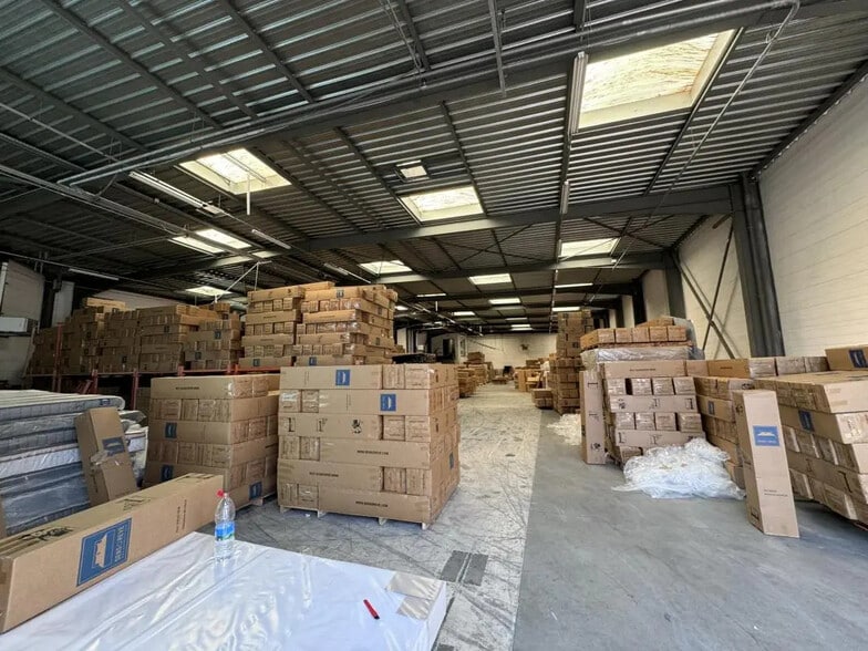 Office in Chaponnay for lease - Interior Photo - Image 2 of 5