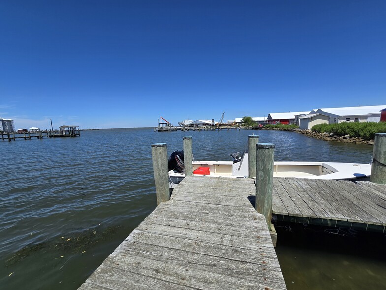 709 W Main St, Crisfield, MD à vendre - Photo du bâtiment - Image 3 de 89