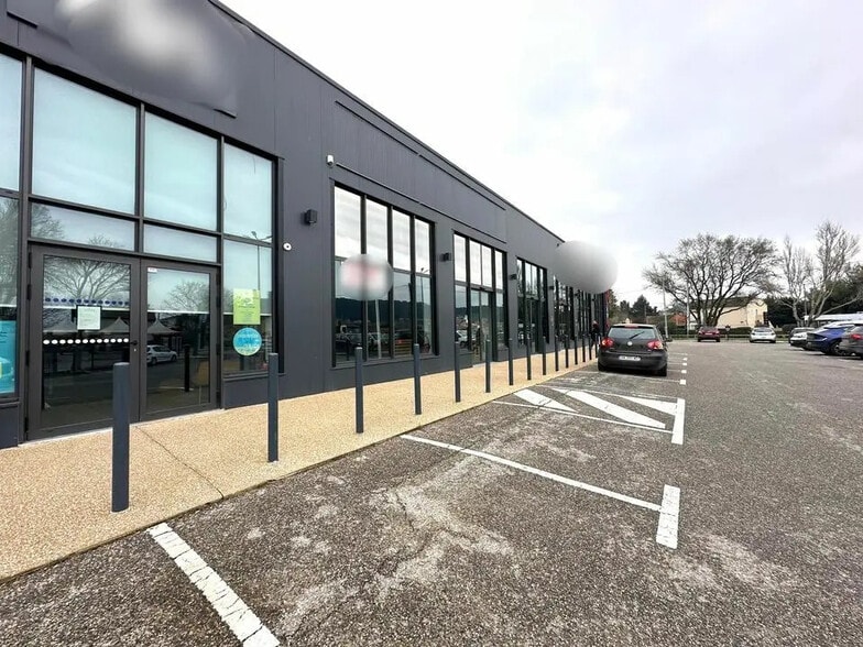 Retail in Châteaurenard for lease - Building Photo - Image 2 of 9