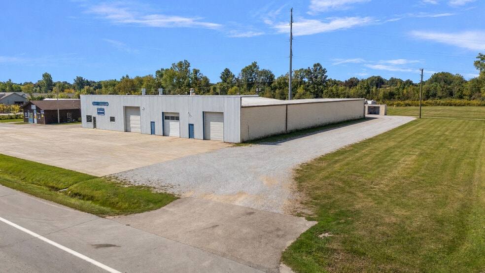 2025 N Lapeer Rd, Lapeer, MI for lease - Building Photo - Image 2 of 25