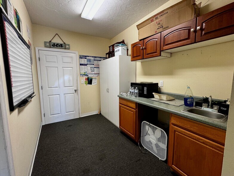 8294 Blaikie Ct, Sarasota, FL à louer - Photo du bâtiment - Image 2 de 8