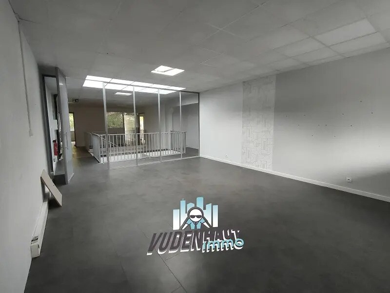 Office in Saint-Jean for lease Interior Photo- Image 1 of 10