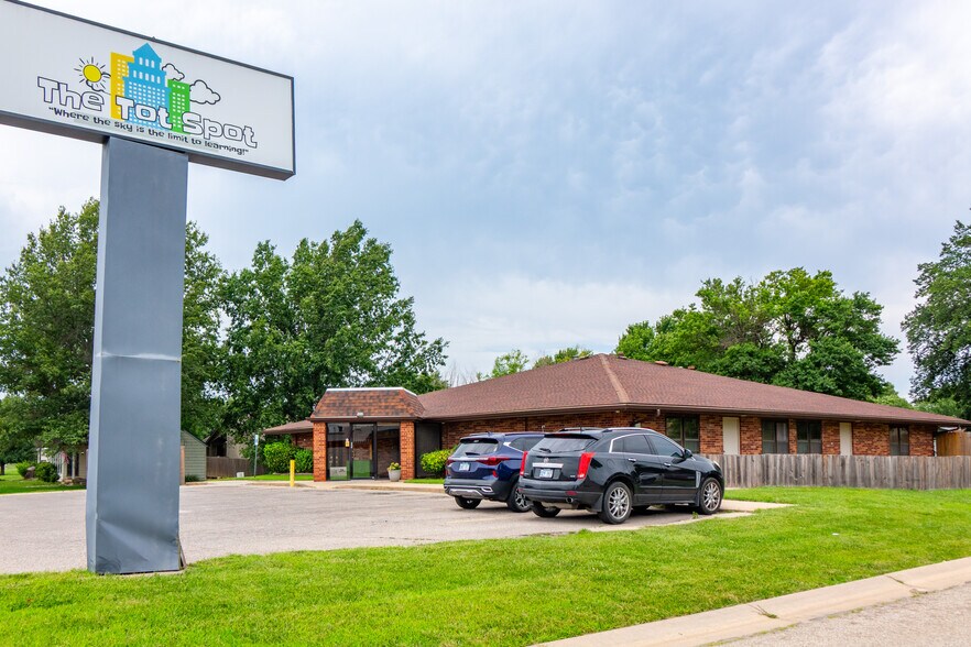1720 E Walnut Grove Rd, Derby, KS à vendre - Photo du bâtiment - Image 3 de 7