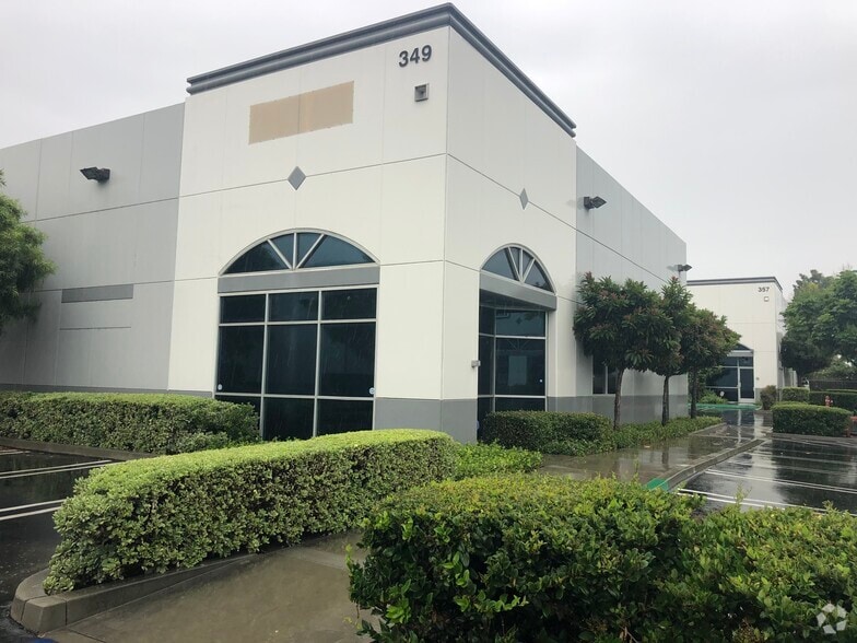 349-353 W Grove Ave, Orange, CA for lease - Primary Photo - Image 1 of 2