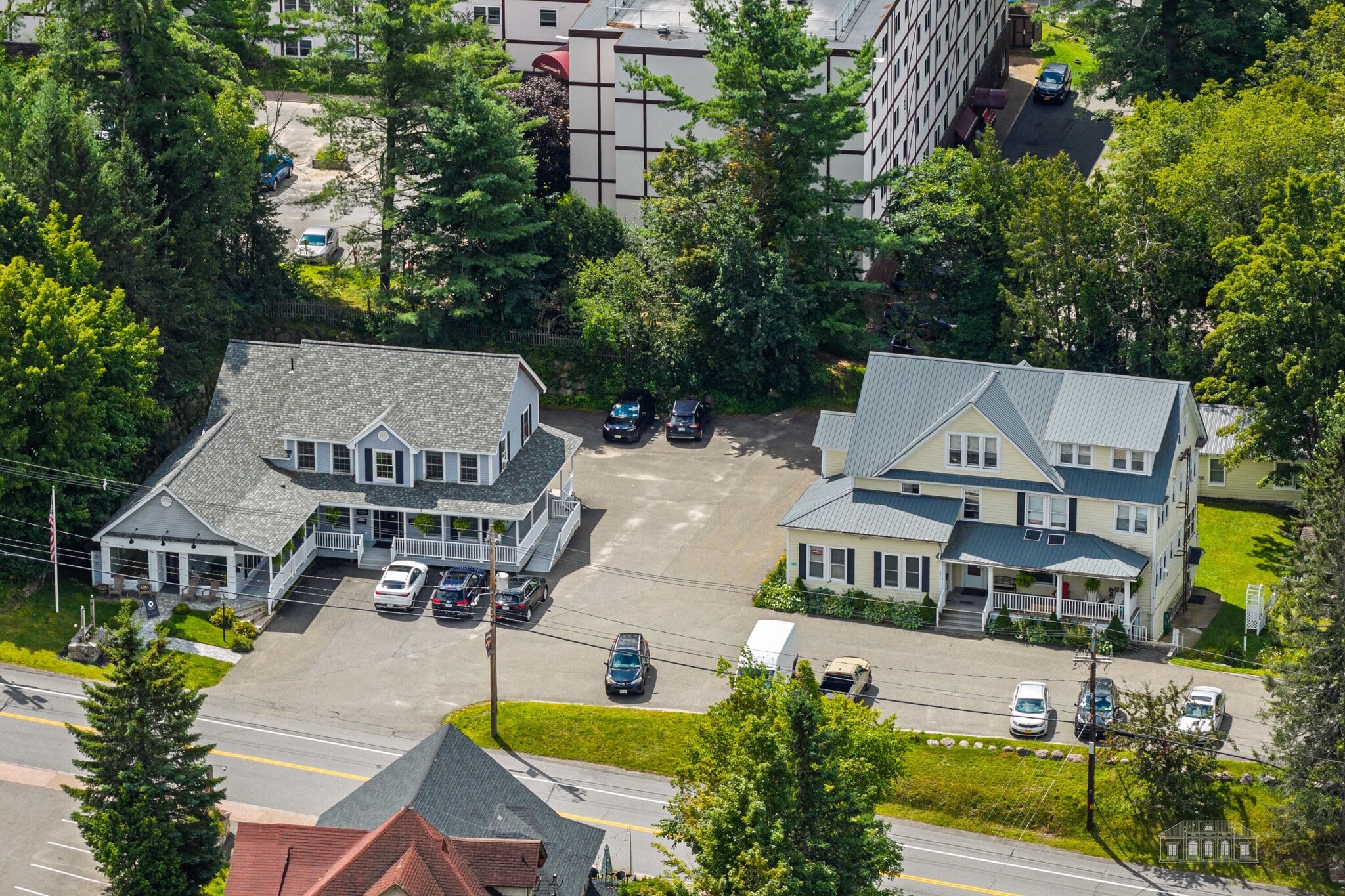 2276-2284 Saranac Avenue portfolio of 2 properties for sale on LoopNet.ca Primary Photo- Image 1 of 3