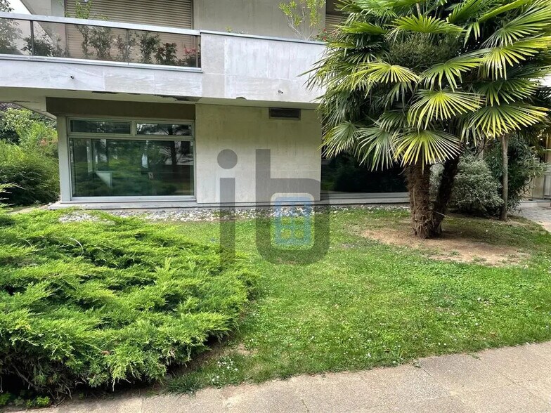 Bureau dans Neuilly-sur-Seine à louer - Photo du bâtiment - Image 3 de 7