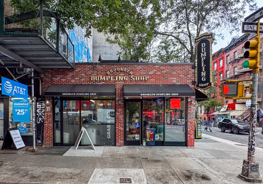 131 1st Ave, New York, NY à louer - Photo du bâtiment - Image 2 de 3