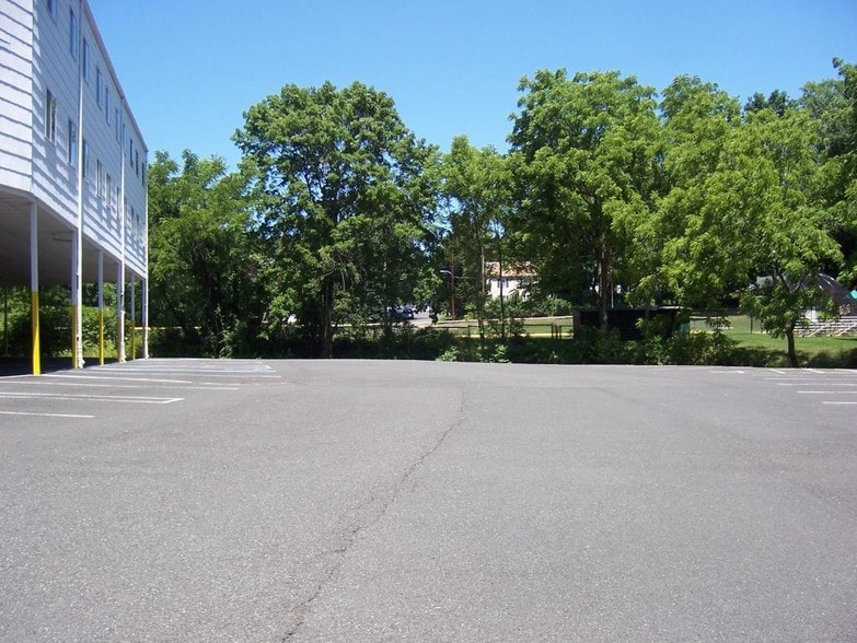 75 Claremont Rd, Bernardsville, NJ for lease - Building Photo - Image 2 of 20