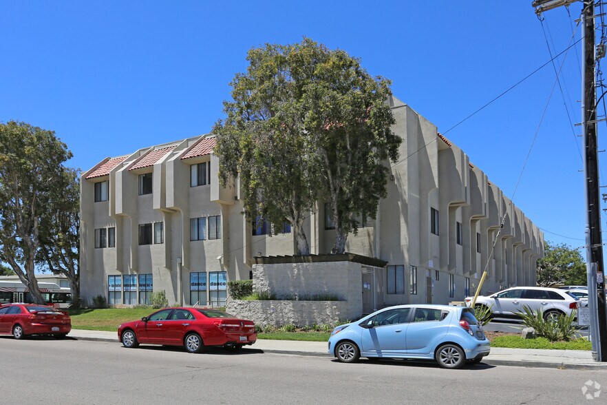 2180 Garnet Ave, San Diego, CA à louer - Photo du bâtiment - Image 2 de 5