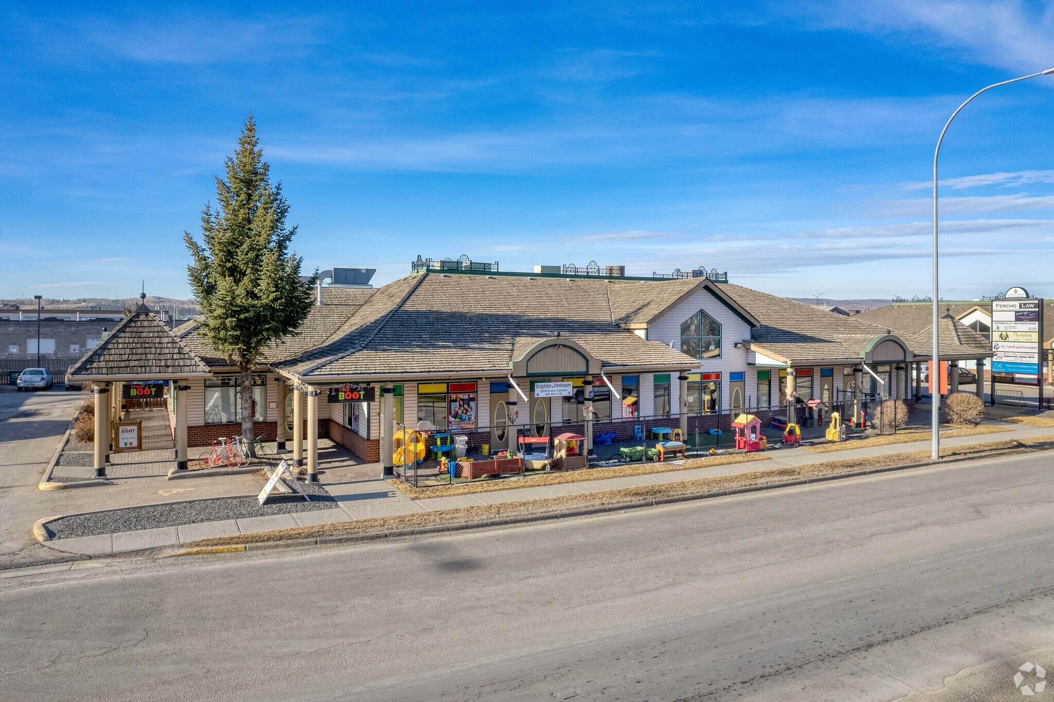 205 1st St E, Cochrane, AB à vendre Photo du bâtiment- Image 1 de 1