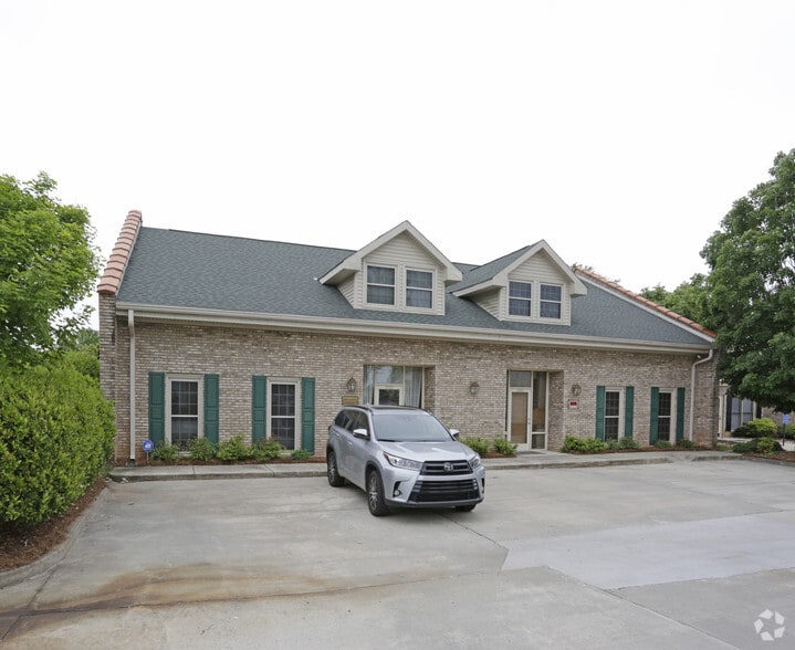 1500-1502 Orchard Lake Dr, Charlotte, NC for lease - Building Photo - Image 2 of 11