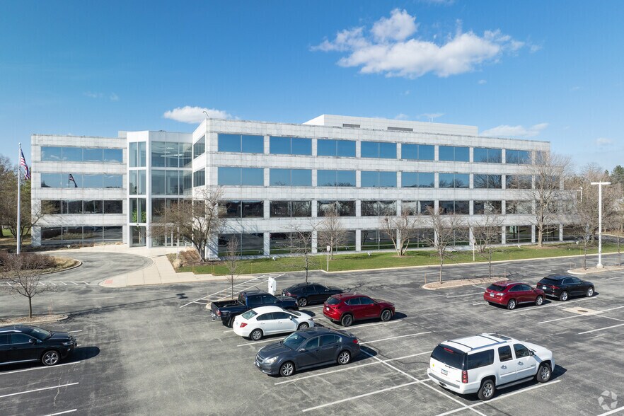 510 Lake Cook Rd, Deerfield, IL for sale - Building Photo - Image 2 of 13