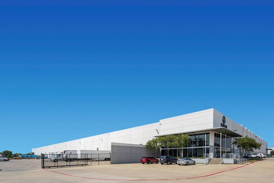 705 E Wildlife Pky, Grand Prairie, TX à louer - Photo du bâtiment - Image 2 de 9