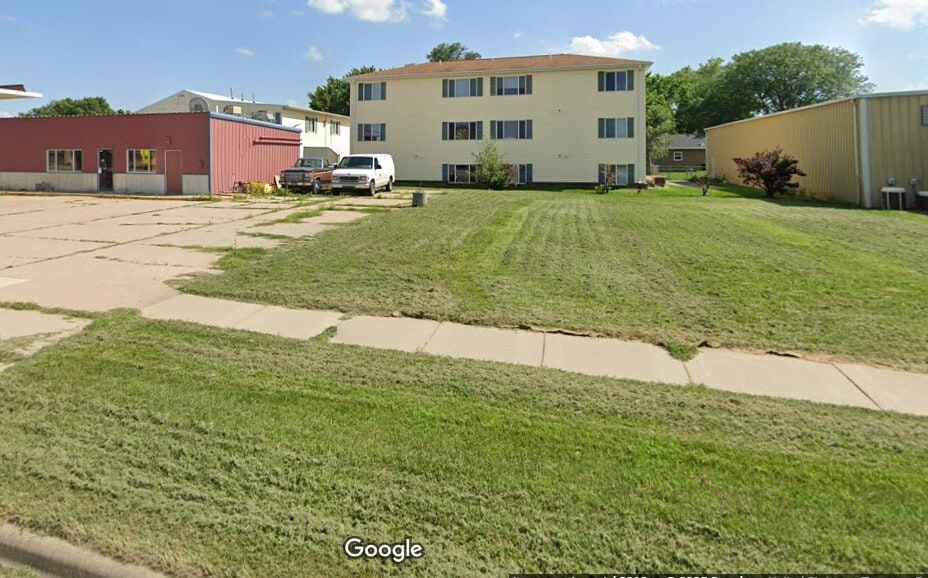 1325 E Cherry St, Vermillion, SD à vendre - Photo du bâtiment - Image 2 de 3